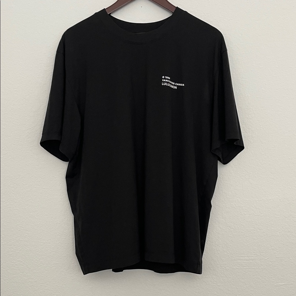Lululemon used like new, Men 1998 Vancouver Canada, black T-shirt, large